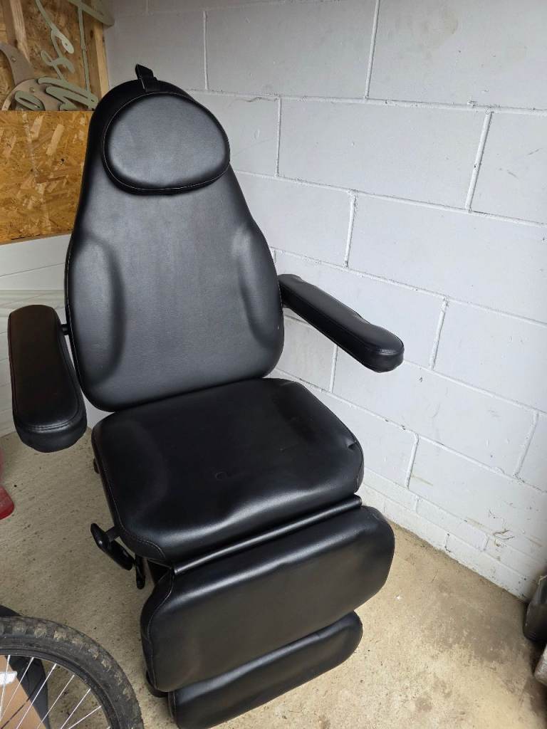 Bellucci 3-Motors Electric Treatment Chair