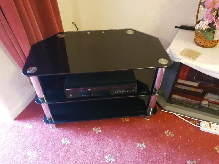 TV VIDEO DVD STAND TINTED GLASS AND CHROME SIDES GREAT CONDITION