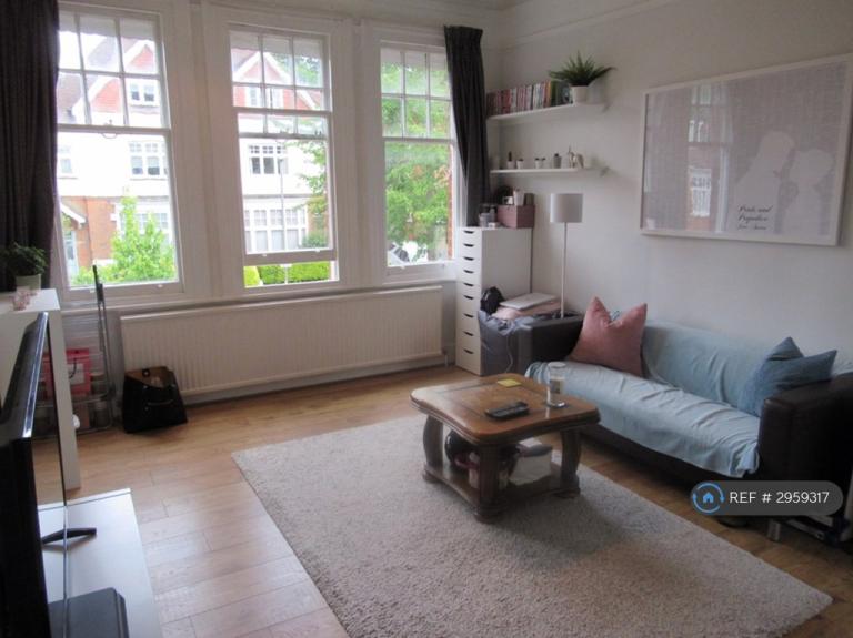 1 bedroom flat in Rusholme Road, London, SW15 (1 bed) (#2959317)