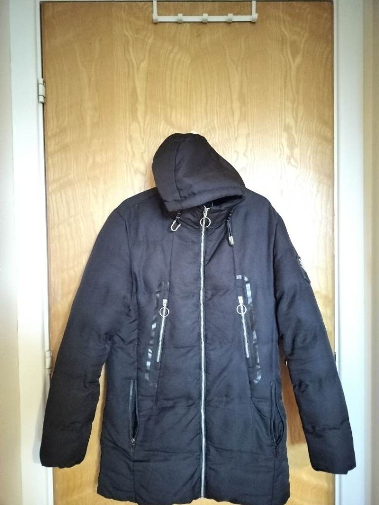 Black Puffer Jacket with Hood – Good Condition