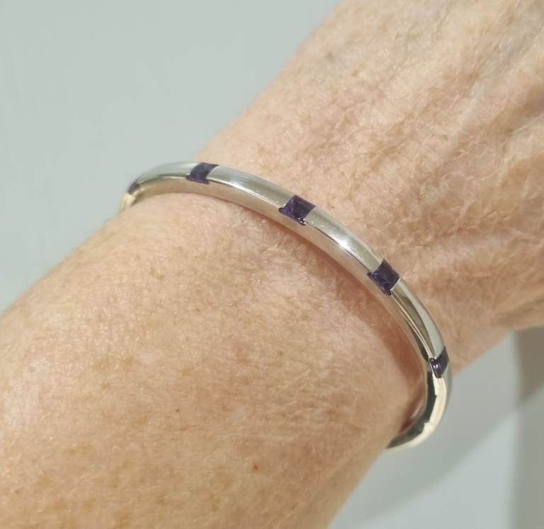 Gold 9ct Bangle / Bracelet with amethysts. 