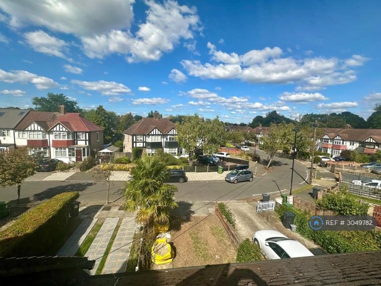 4 bedroom house in Westdean Avenue, London, SE12 (4 bed) (#3049782)