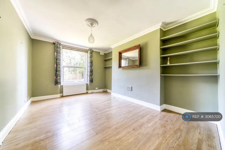 2 bedroom flat in Lancaster Road, London, SE25 (2 bed) (#3065700)