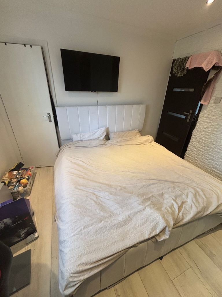 Super King size bed (new)