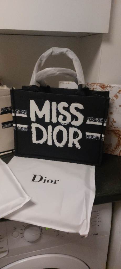 New ladies medium size tote bag 