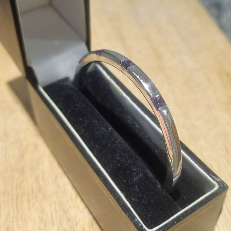 Gold 9ct Bangle / Bracelet with amethysts. 