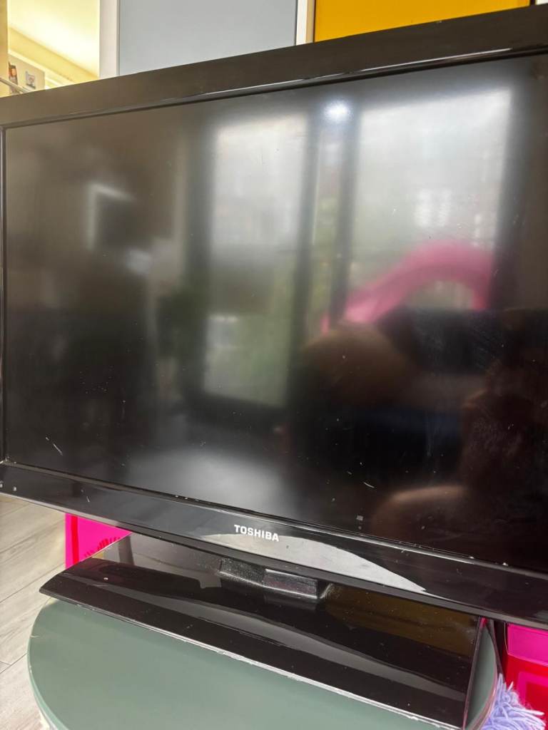 32'' Toshiba TV
