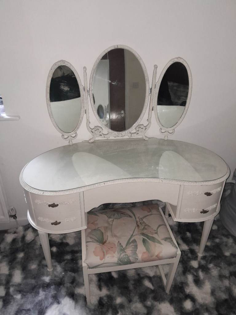 Beautiful antique vintage dressing table & stool