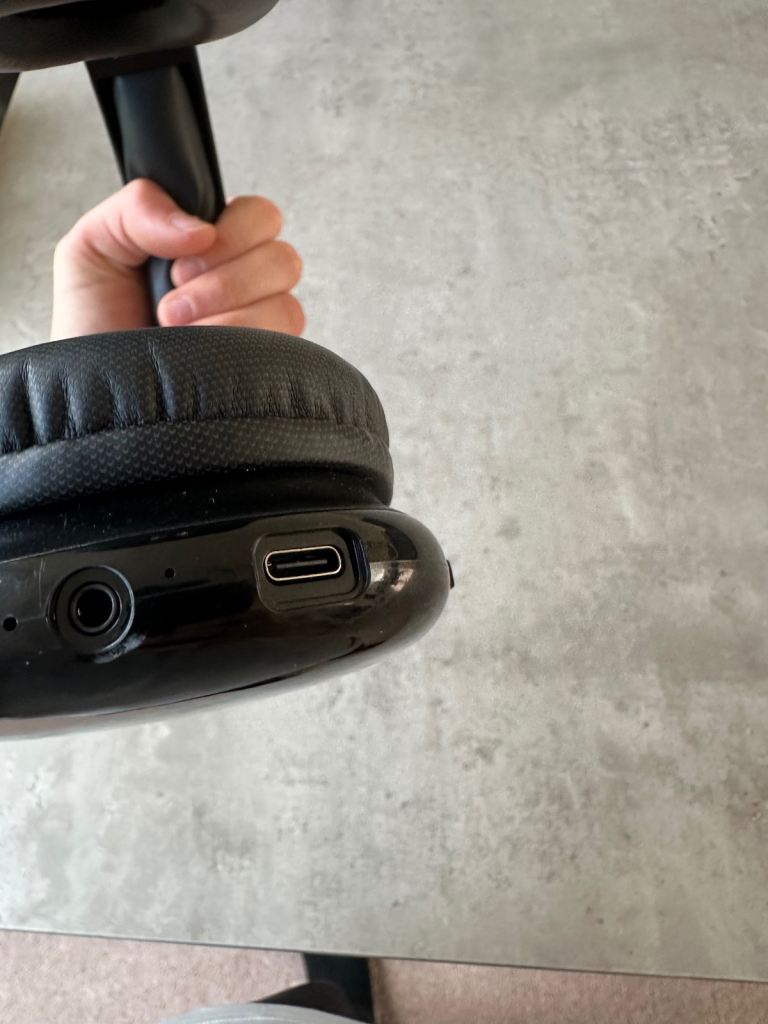Comfy black headphones