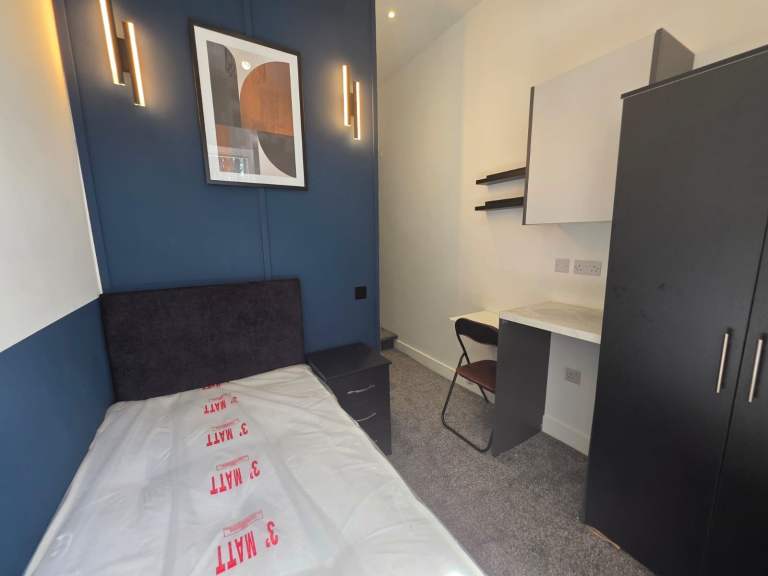 **BRAND NEW**All Bills Included (+ £100)**Ensuite Bathroom**Fully-Furnished**Close To Town Centre**
