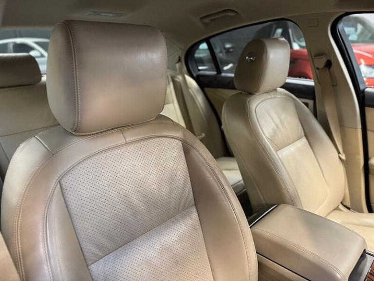 2010 Jaguar XF 3.0d V6 Premium Luxury 4dr Auto SALOON DIESEL Automatic