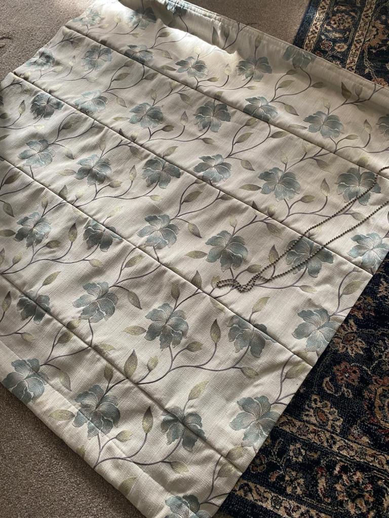 Multicoloured Fabric Roman Blind – Good Condition