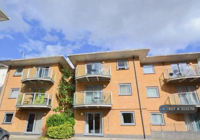 1 bedroom flat in Caelum Drive, Colchester, CO2 (1 bed) (#3035719)