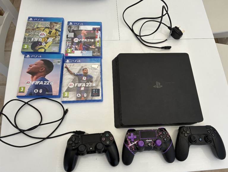 Sony PlayStation 4 Slim Jet Black 500GB + 3 Controllers + Games