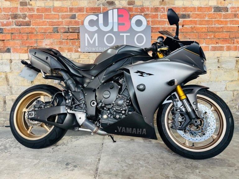 YAMAHA R1 BIG BANG 2014 14