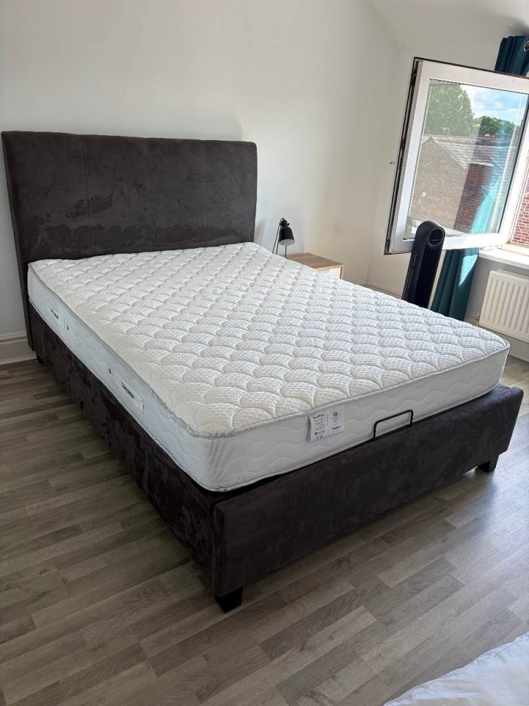 £140 o.n.o - Dreams King Size Swaffham 1200 Pocket Memory Mattress – Used less than 20 times