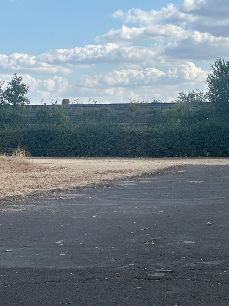 Land for Parking or storage for lorry - trailer - van and more - very close to M11 and M25