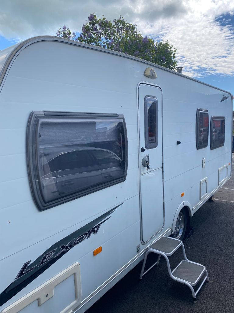 Lunar Lexon SB 2009 touring caravan 