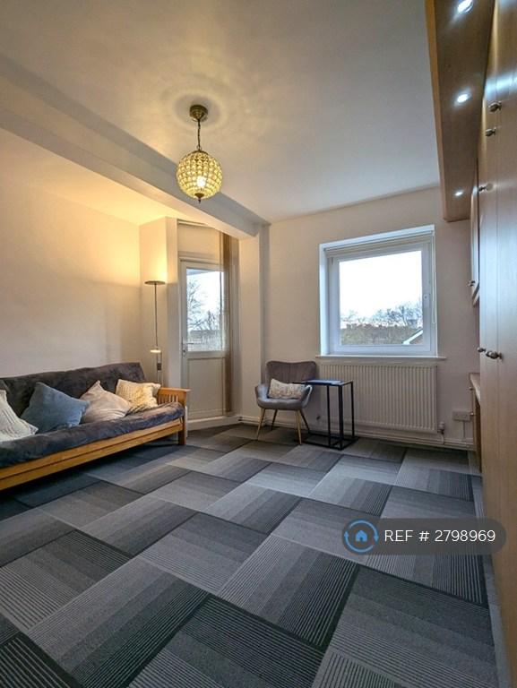 1 bedroom flat in Wade House, London, SE1 (1 bed) (#2798969)