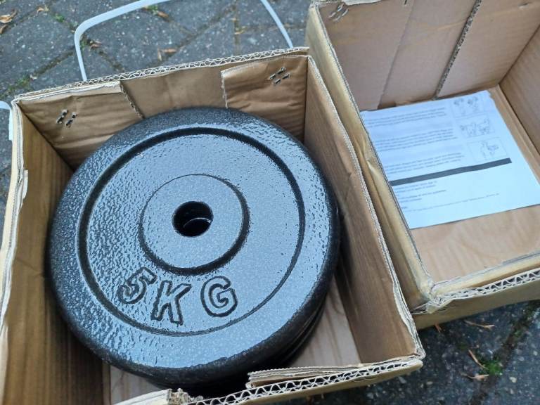 4 x 5KG CAST IRON WEIGHTS PLATES SET - Brand New Boxed Up - 1 Inch Holes
