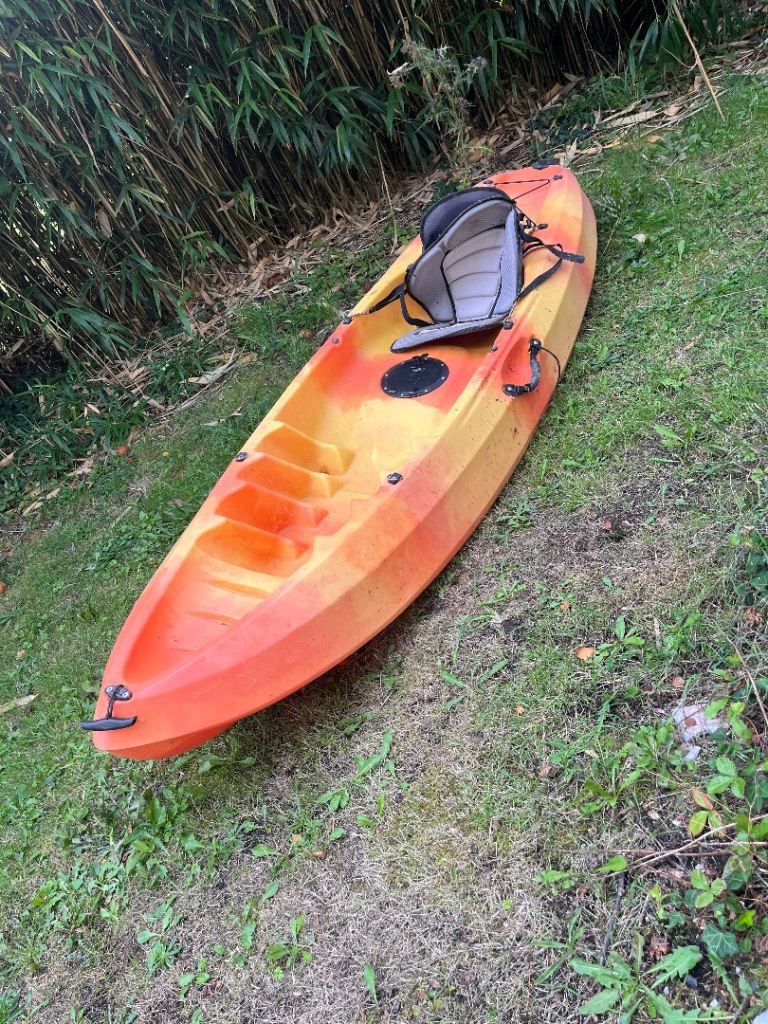 Galaxy Single Kayak with Paddles – Good Condition