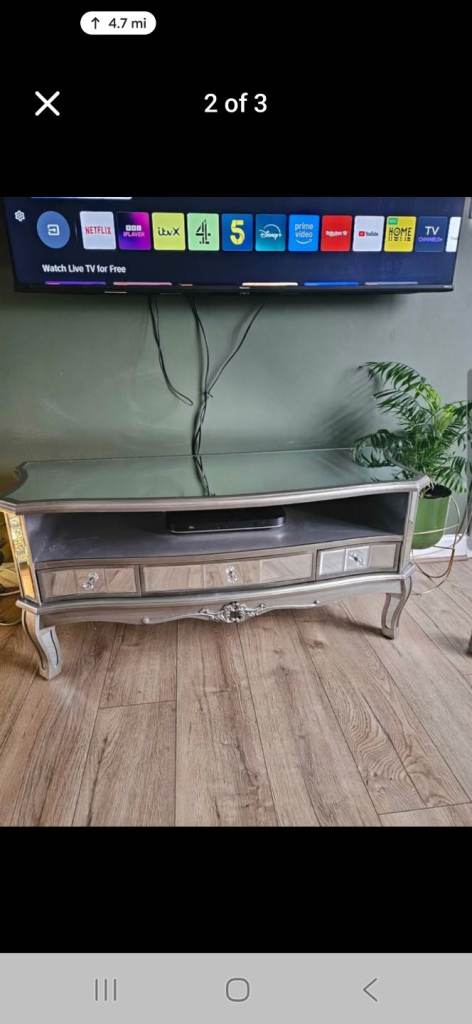 Glass tv unit 
