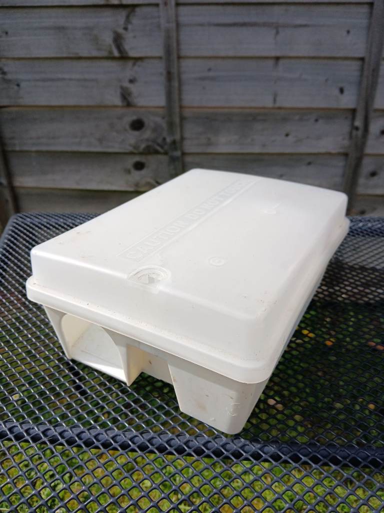 Rat poison bait/trap box