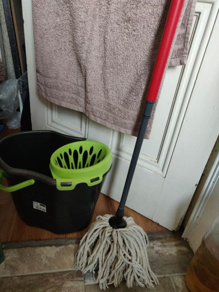 Grey green adjustable length mop and bucket 