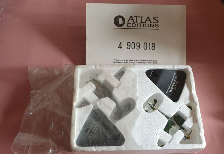 ATLAS EDITIONS SEIGE OF LENINGRAD. CURTIS P-40E KITTYHAWK & MESSERSCHMITT Bf109F AIRCRAFT MODELS