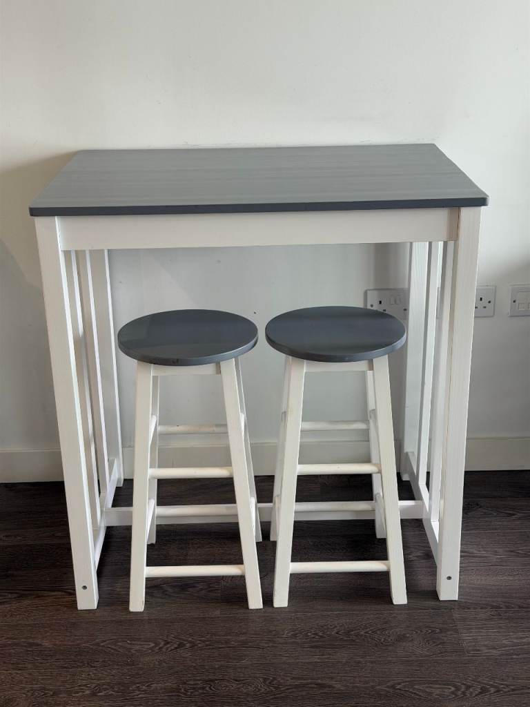 Kitchen Table and Bar Stools