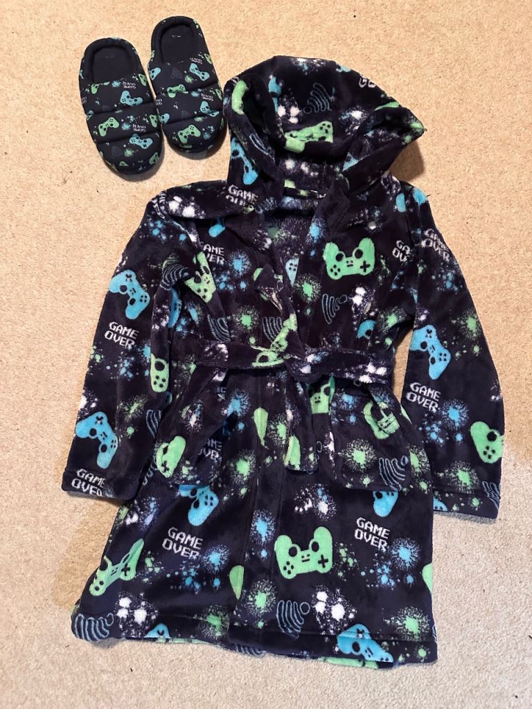 Kids Gaming Robe and Slippers Set – Good Condition