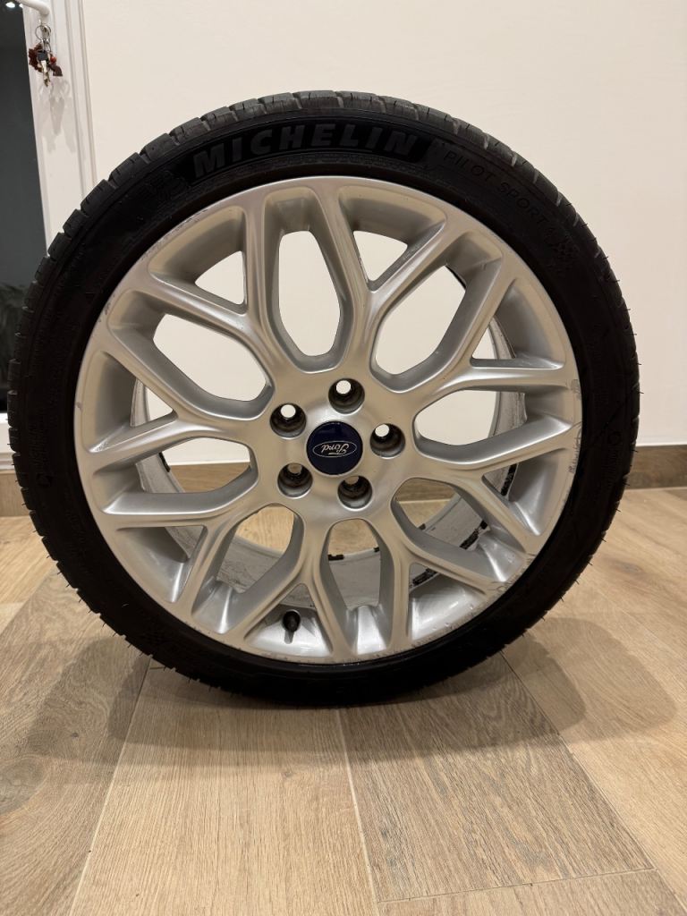 Ford Focus ST-Line 17” Alloys Wheels & Michelin Pilot Sport 4 Tyres 235/40 R18 95Y XL