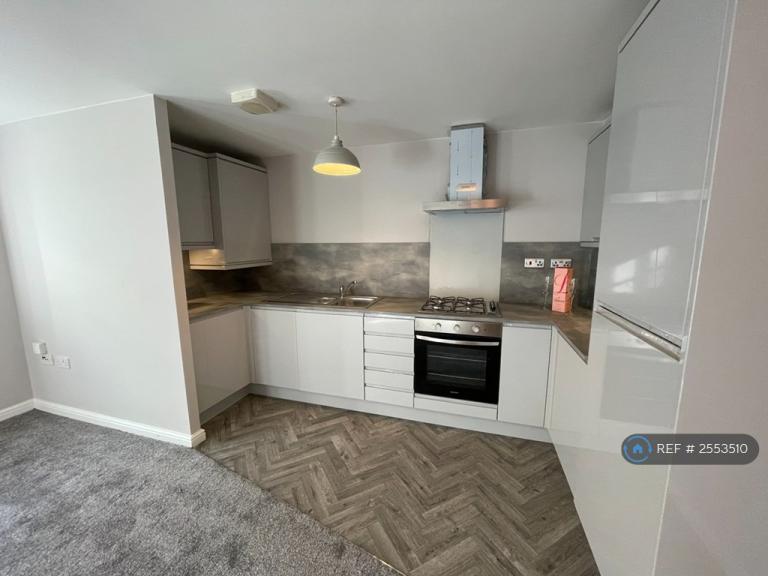 2 bedroom flat in Waterloo, Huddersfield, HD5 (2 bed) (#2553510)