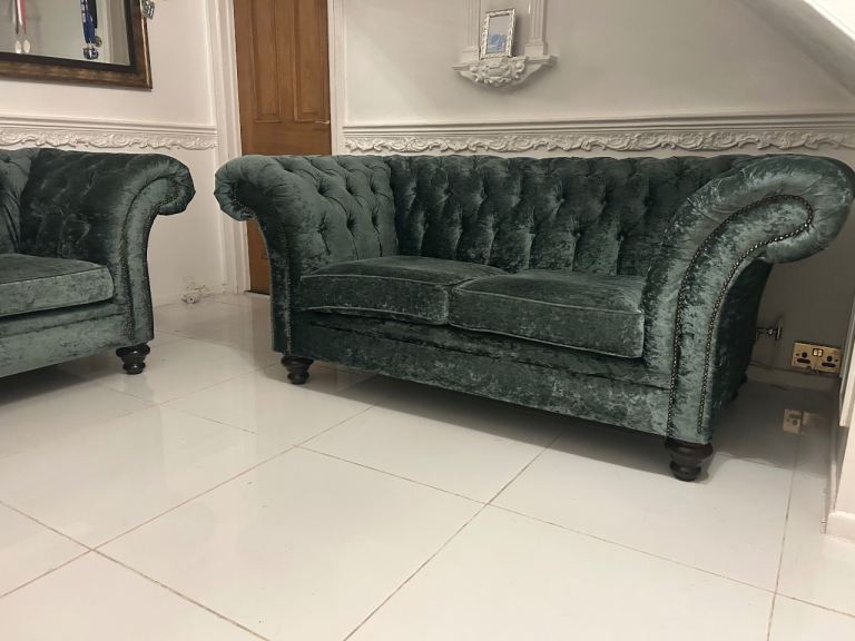 Green velvet chesterfield 2 seater sofa set DELIVERY AVAILABLE 