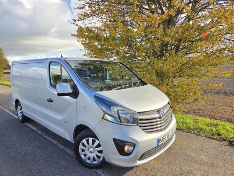 VAUXHALL VIVARO 1.6 CDTi 2900 BiTurbo Sportive 2016