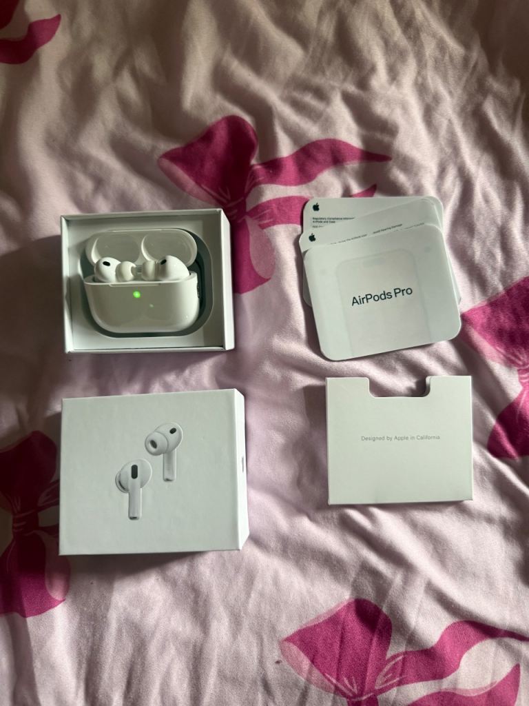 AirPods Pro (3rd Gen) with Case - Good Condition