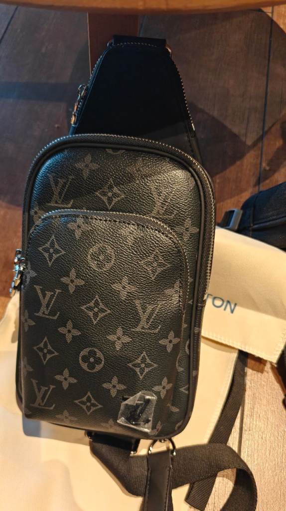 Louis Vuitton Avenue Sling Bag