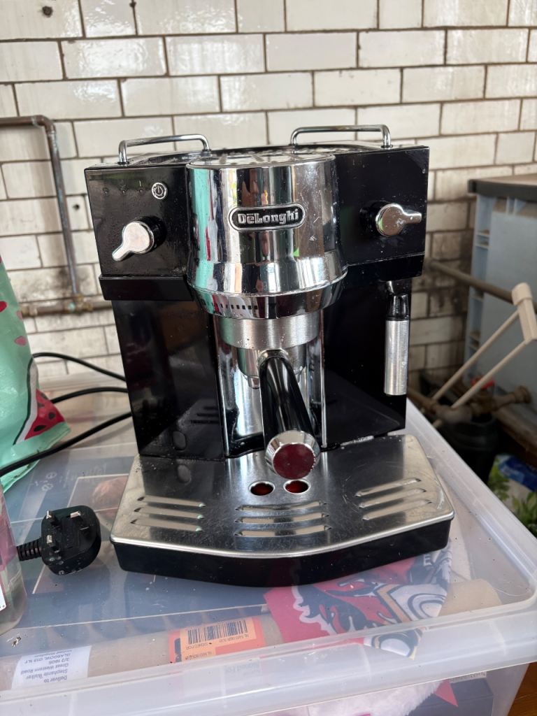 DeLonghi EC820.B espresso machine