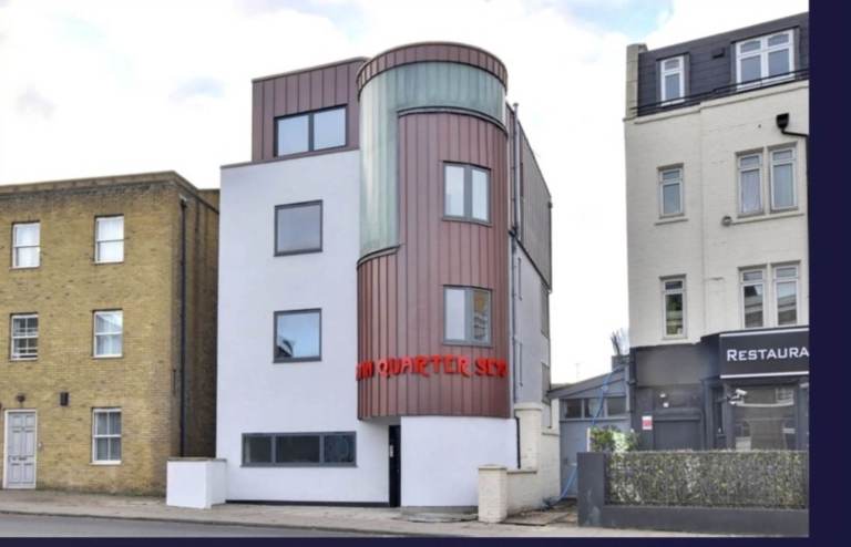 Two-Bedroom 2 bathroom Apartment Available Now in Greenwich SE10. (TEXT NOW FOR WHATSAPP VIDEO NOW)