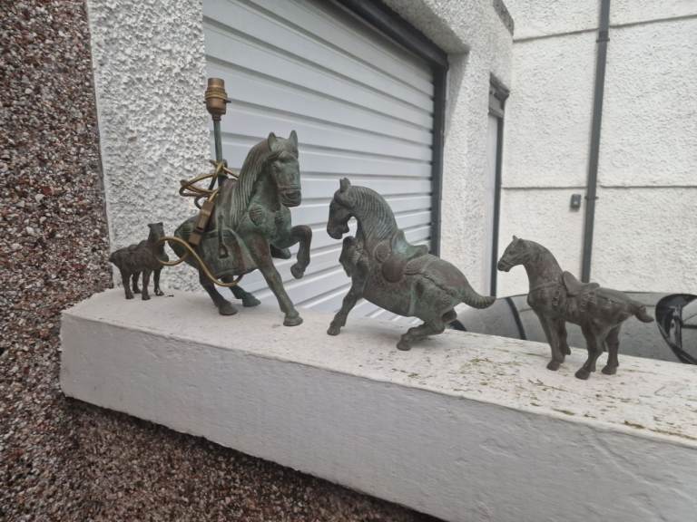 Antique bronze horse statue set. Collectors pieces.