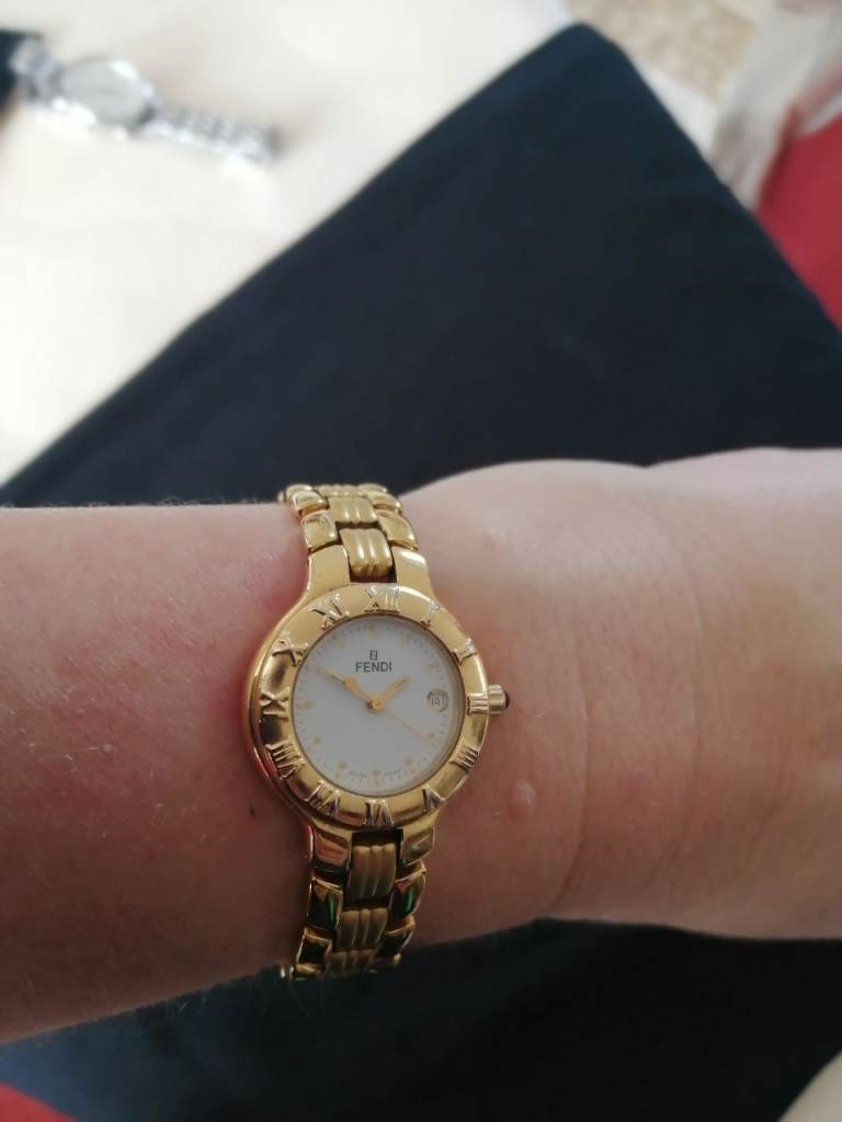 VINTAGE - FENDI WATCH - QZ Date [900L] Dial: White - PERFECT CASE/DIAL & WORKING ORDER 