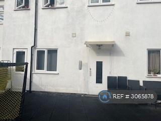 1 bedroom flat in Ambrose St, London, SE16 (1 bed) (#3065878)