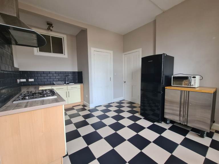 1 bedroom unfurnished flat, Hawthornvale, Trinity 