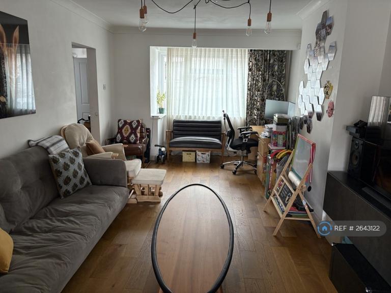 3 bedroom house in Diban Avenue, Hornchurch, RM12 (3 bed) (#2643122)