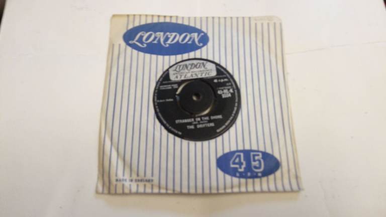 DRIFTERS STRANGER ON THE SHORE  VINYL SINGLE 1962 NR MINT LONDON 