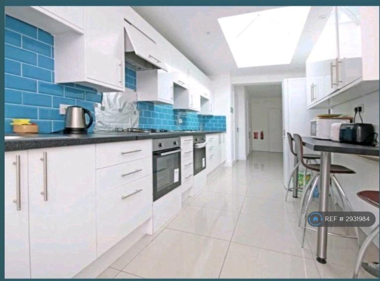 1 bedroom in The Crossways, Hounslow, TW5 (#2931984)