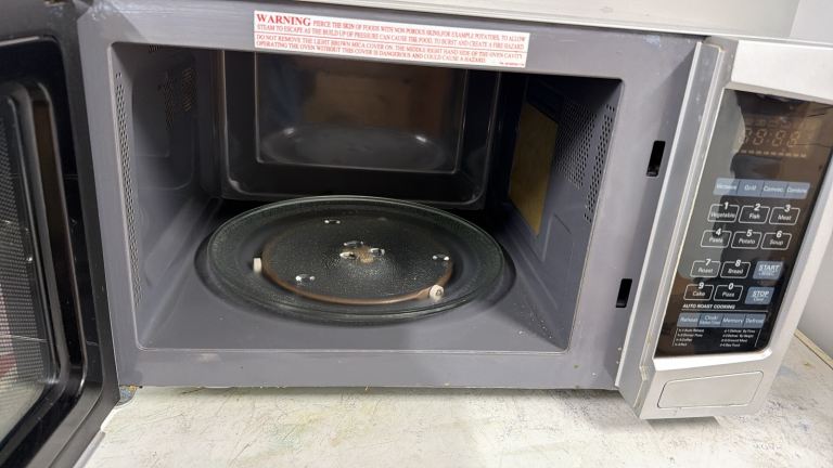 Morphy Richards Microwave Oven – Silver, Good Condition