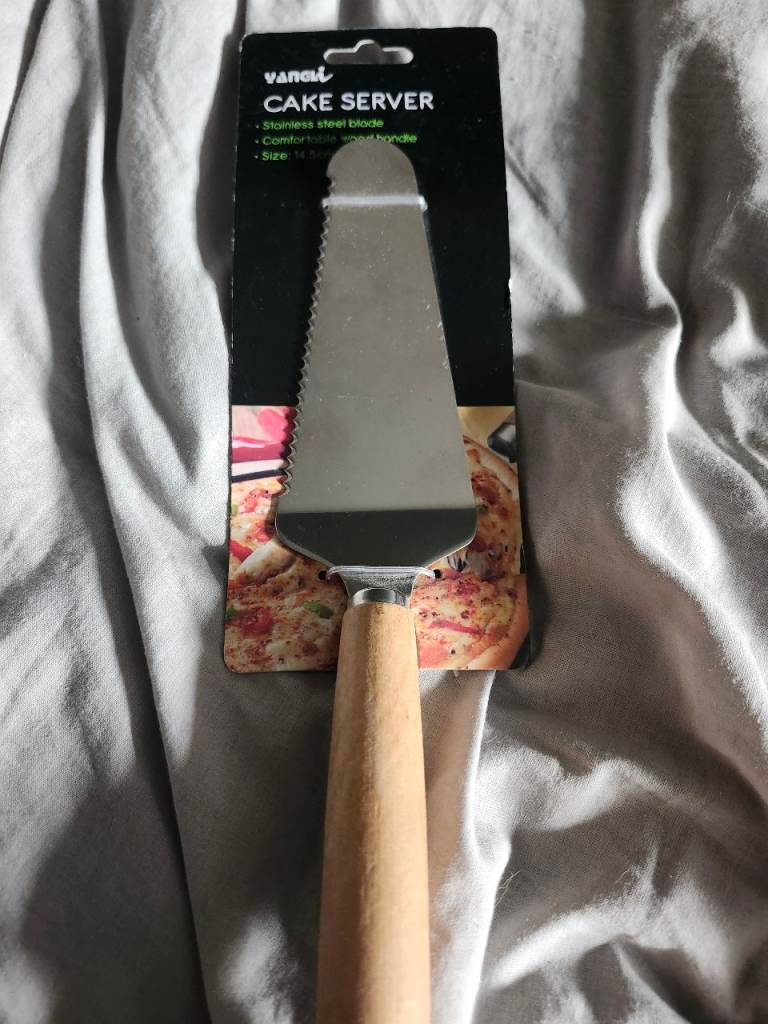 New VANGL Cake Server – Stainless Steel Blade, Wooden Handle