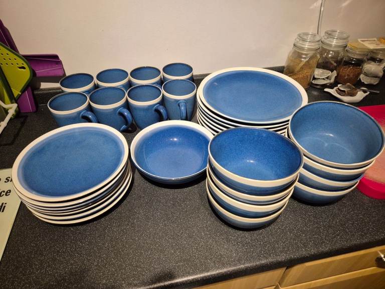 Blue Sahara stoneware dinner set - 7 plates, 7 side plates, 8 bowls, 8 mugs and 2 pasta bowls