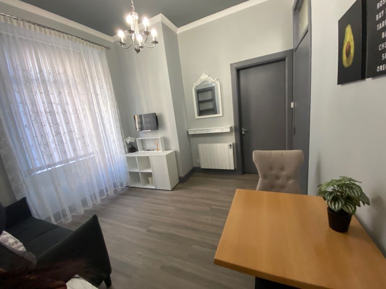 Flat to let